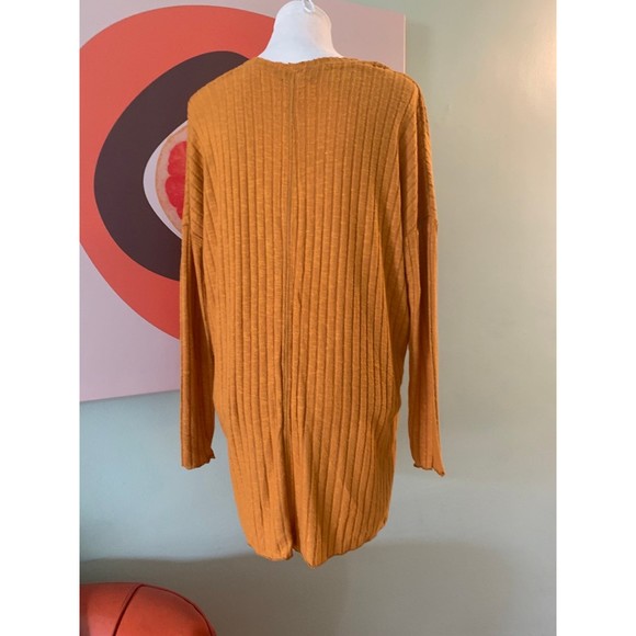 Urban Outfitters top - Picture 3 of 9